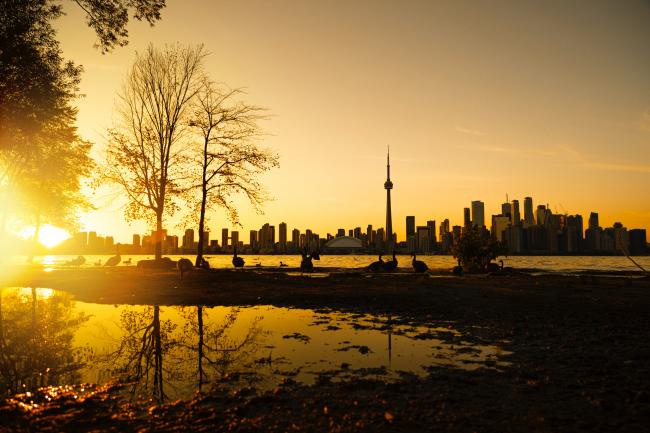 An image of the Toronto skyline as the sun sets.