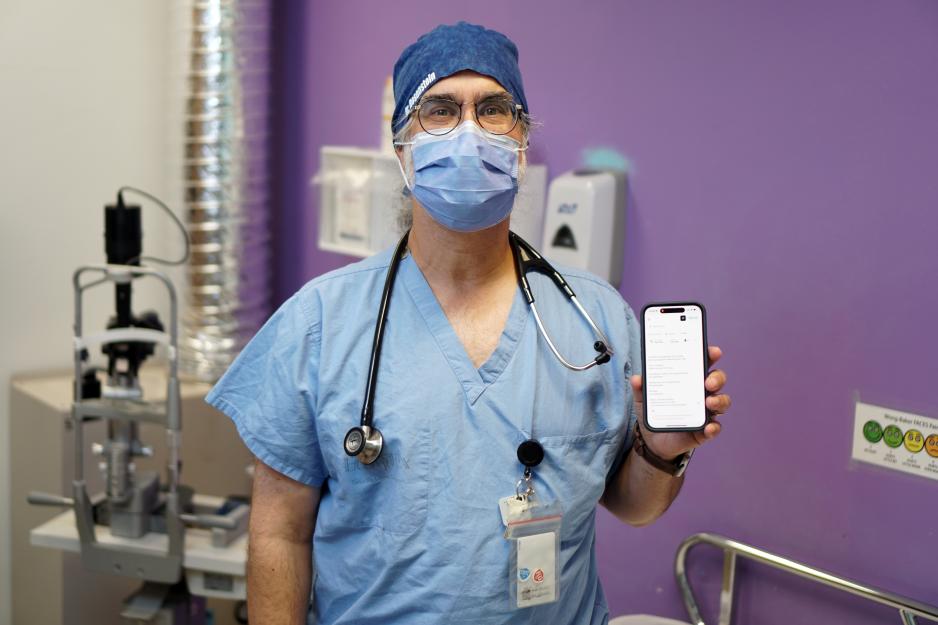 Dr. David Rosenstein, Emergency Physician and Information Technology Lead in MGH’s ED, holds a smartphone displaying the Ambient Scribe tool. Dr. David Rosenstein, Emergency Physician and Information Technology Lead in MGH’s ED, holds a smartphone displaying the Ambient Scribe tool.